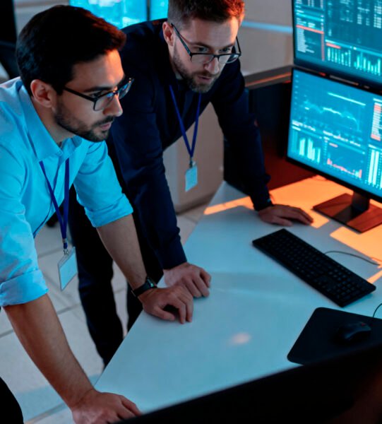 it-professionals-analyzing-real-time-data-control-room