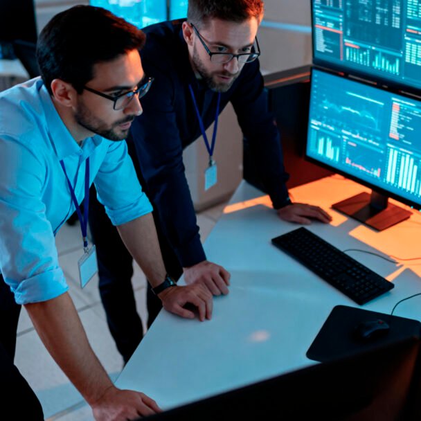 it-professionals-analyzing-real-time-data-control-room